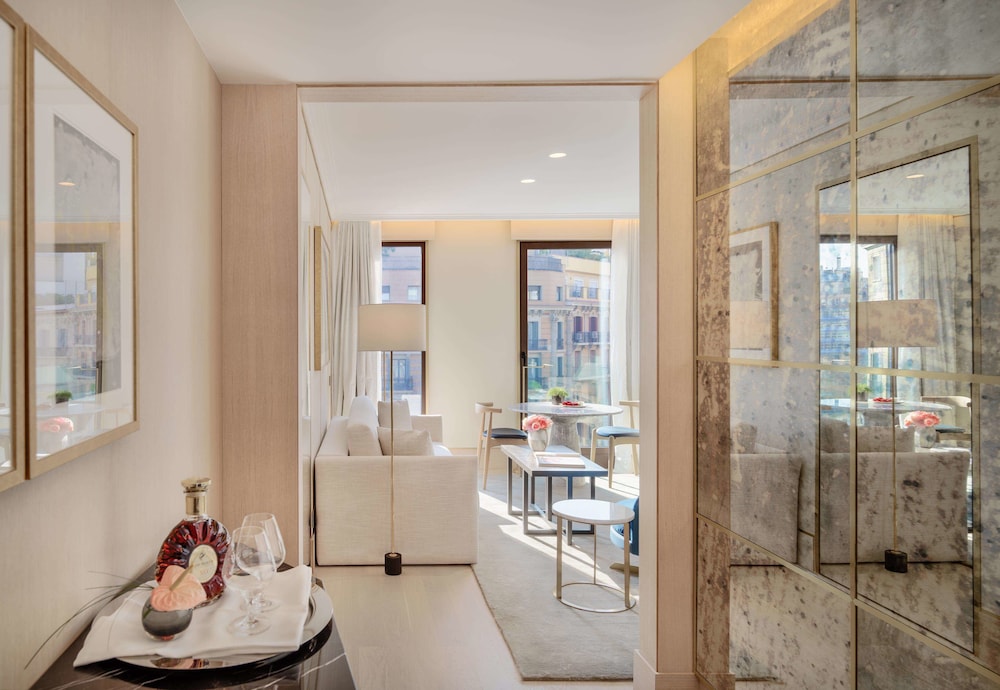 Барселона: The One Barcelona GL 5*