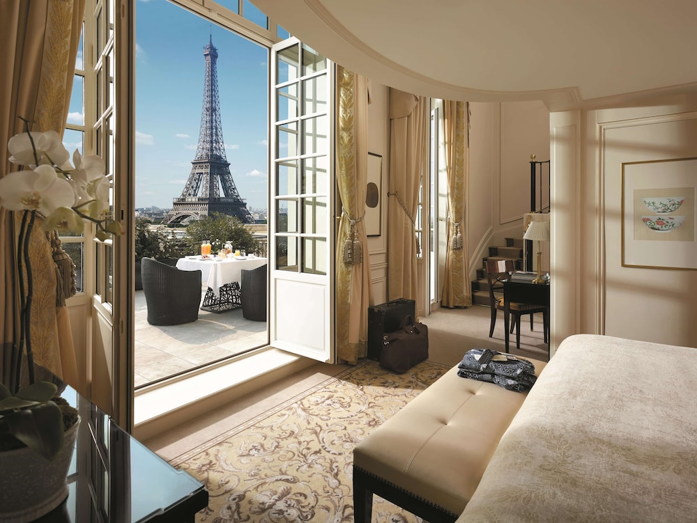 Париж: Shangri-La Hotel Paris 5*